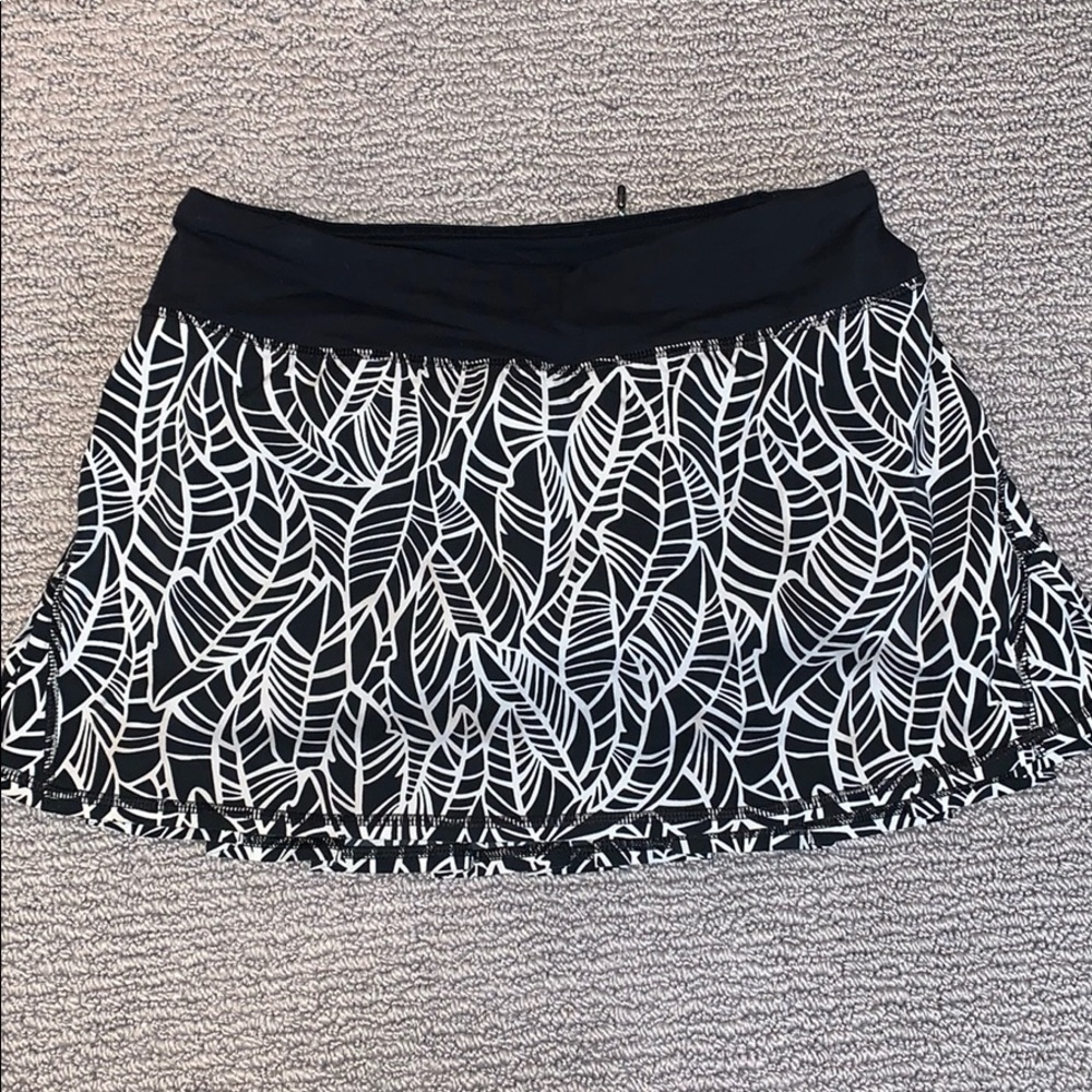 Lululemon skirt size 4 (reg)